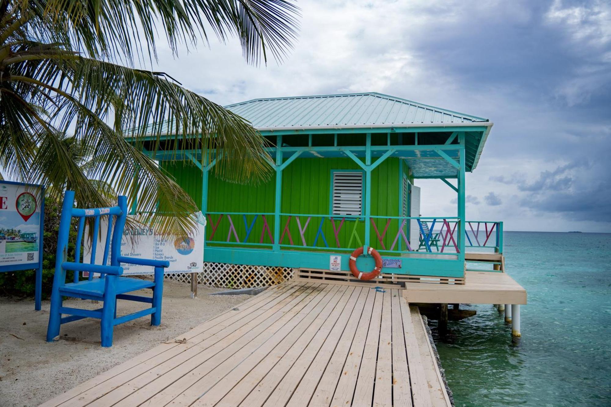 King Lewey'S Island Resort Placencia Buitenkant foto