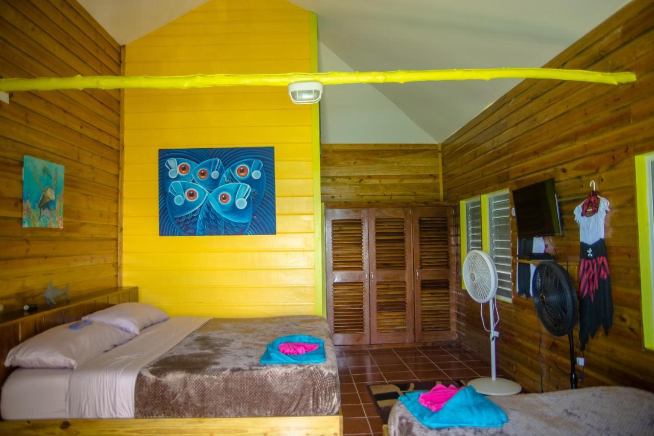 King Lewey'S Island Resort Placencia Buitenkant foto