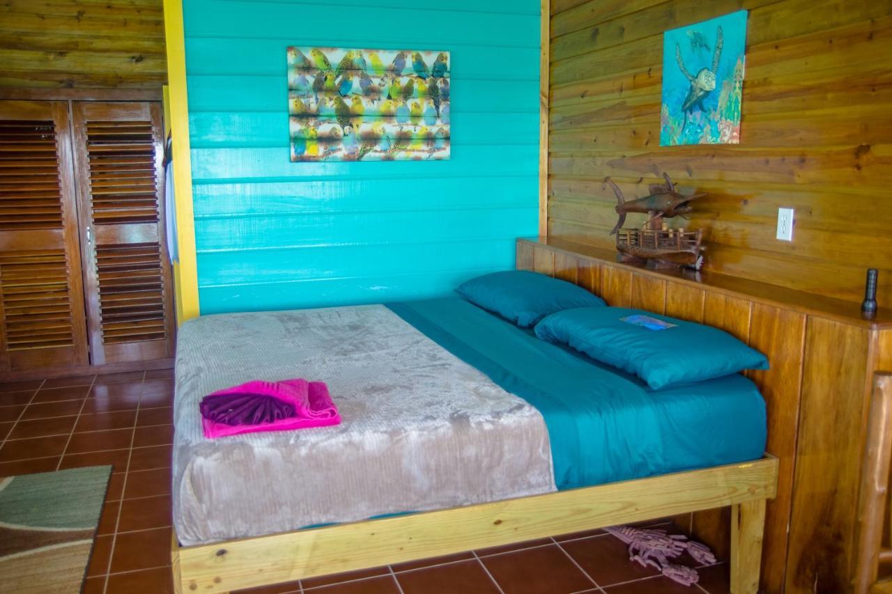 King Lewey'S Island Resort Placencia Buitenkant foto